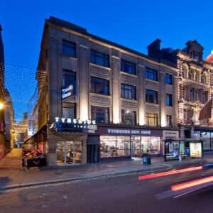 Credit and Copyright ©: Colin Davison
+44 (0)7850 609 340
colin@rosellastudios.com
www.rosellastudios.com