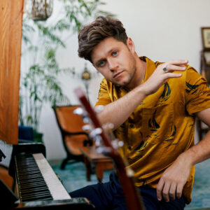 niall-horan-press-2019-02-billboard-cr-Dean-Martindale-1548